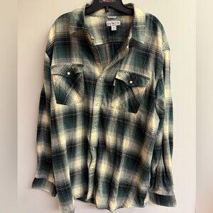 Carhartt heavy duty Men's Green Plaid Button-Up Shirt